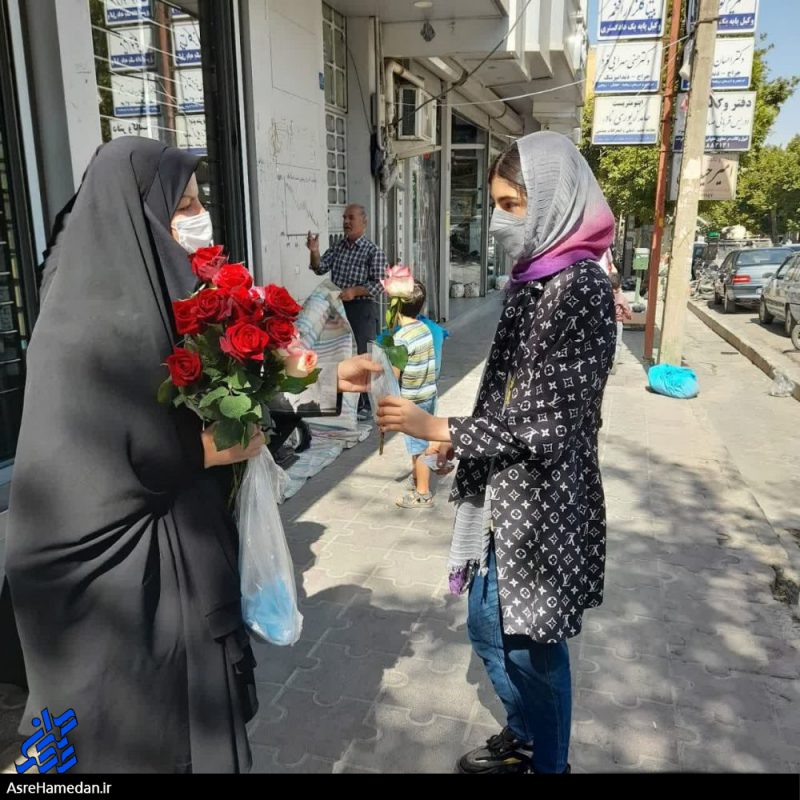 اهدا گل به بانوان اسدآبادی+تصاویر