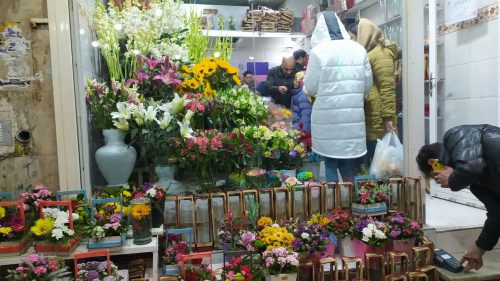 شور و شوق اسدآبادی‌ها برای خرید گل به بهانه روز #حضرت_مادر