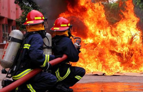 آتش‌سوزی گسترده در باغ رستوران عباس‌آباد همدان مهار شد