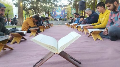 برگزاری محفل انس با قرآن در پارک شهید چمران ملایر+ تصاویر
