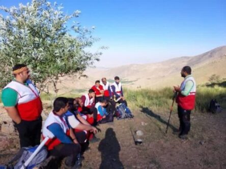 برگزاری آموزش بازآموزی امدادی و عملیاتی برای پرسنل هلال احمر و نجاتگران اسدآباد در کوه کرکس