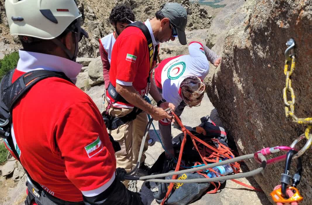 محک تیم های جستجو و نجات در کوهستان هلال احمر در اللو سرکان