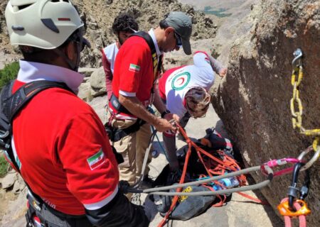 محک تیم های جستجو و نجات در کوهستان هلال احمر در اللو سرکان