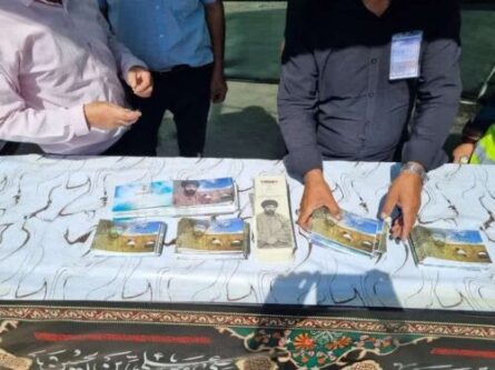 توزیع ۲ هزار نسخه نقشه و زندگینامه سیدجمال بین زائران حسینی