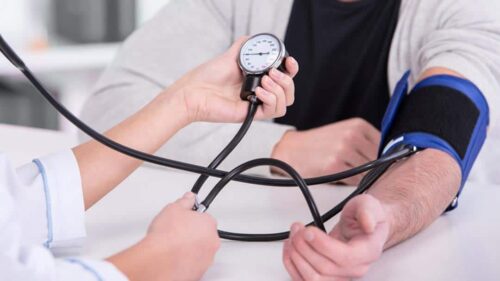 شناسایی ۶۰۰ بیمار مبتلا به فشار خون و دیابت در اسدآباد
