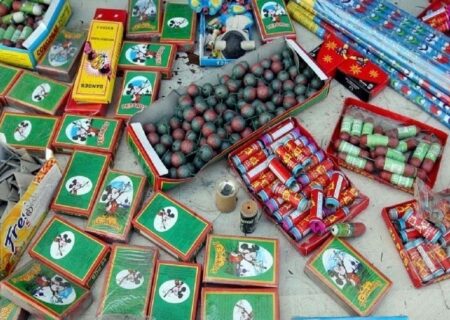 کشف بیش از ۹ هزار عدد مواد محترقه در اسدآباد