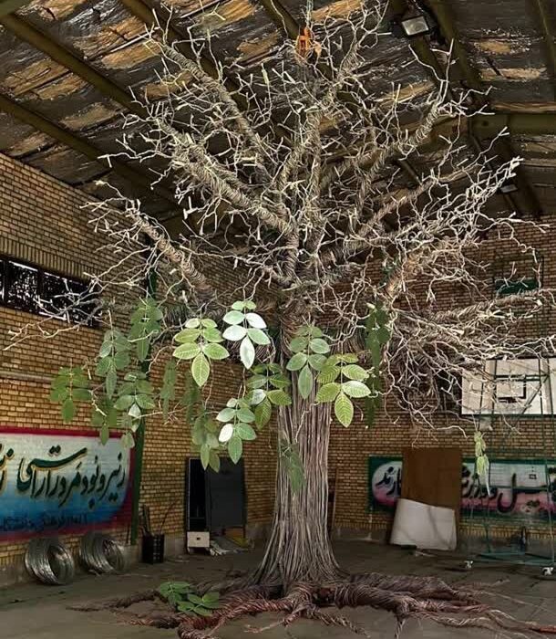 درخت فلزی تویسرکان، چالشی نو در میدان هویت
