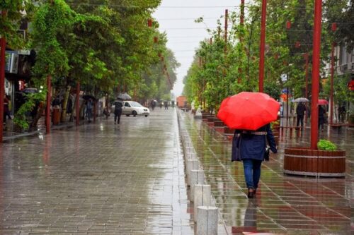 باران و رعدوبرق در راه همدان