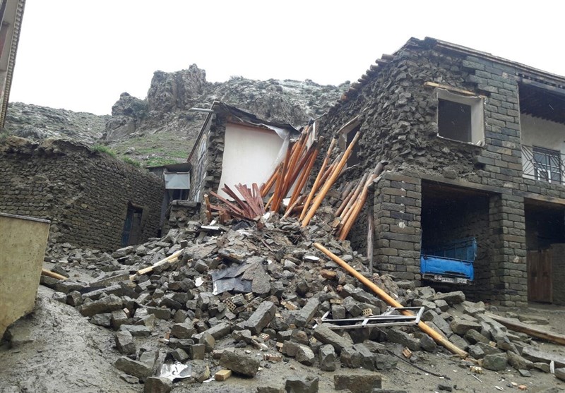 مرمت و بازسازی منازل سیل زدگان روستای زرقان فامنین به همت جهادگران گروه شهید بهشتی