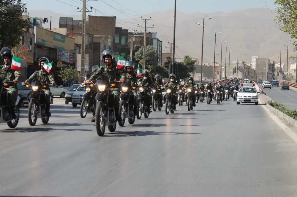 رژه موتوری بسیجیان، پاسداران و کارکنان نیروی انتظامی بمناسبت آغاز هفته دفاع مقدس در همدان