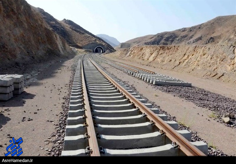 آغاز ریل گذاری راه آهن همدان _ سنندج با حضور وزیر راه وشهرسازی