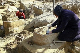 کشف ۲ تابوت مربوط به دوره اشکانی در میدان امام(ره) همدان