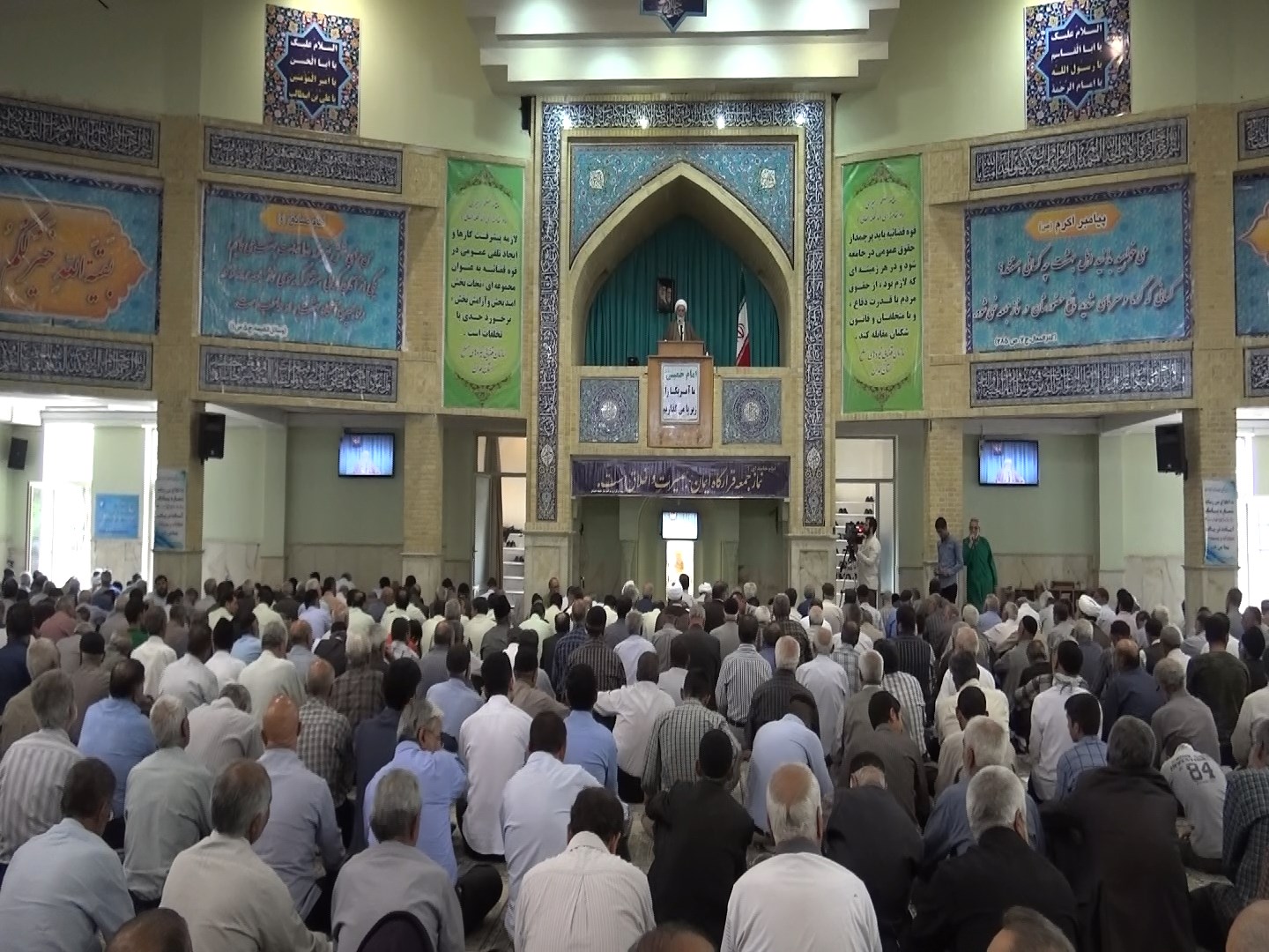 ماجرای اعتراض یک نمازگزار در نماز جمعه همدان
